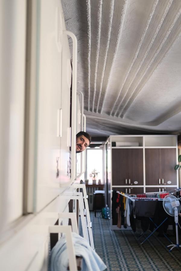 Capsule Hotel Technocave บิชเคก ภายนอก รูปภาพ