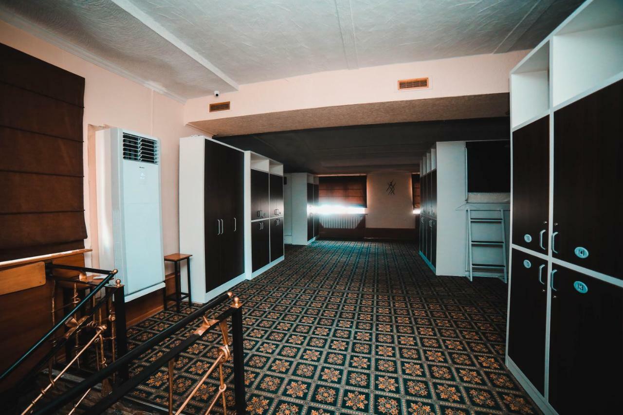 Capsule Hotel Technocave บิชเคก ภายนอก รูปภาพ