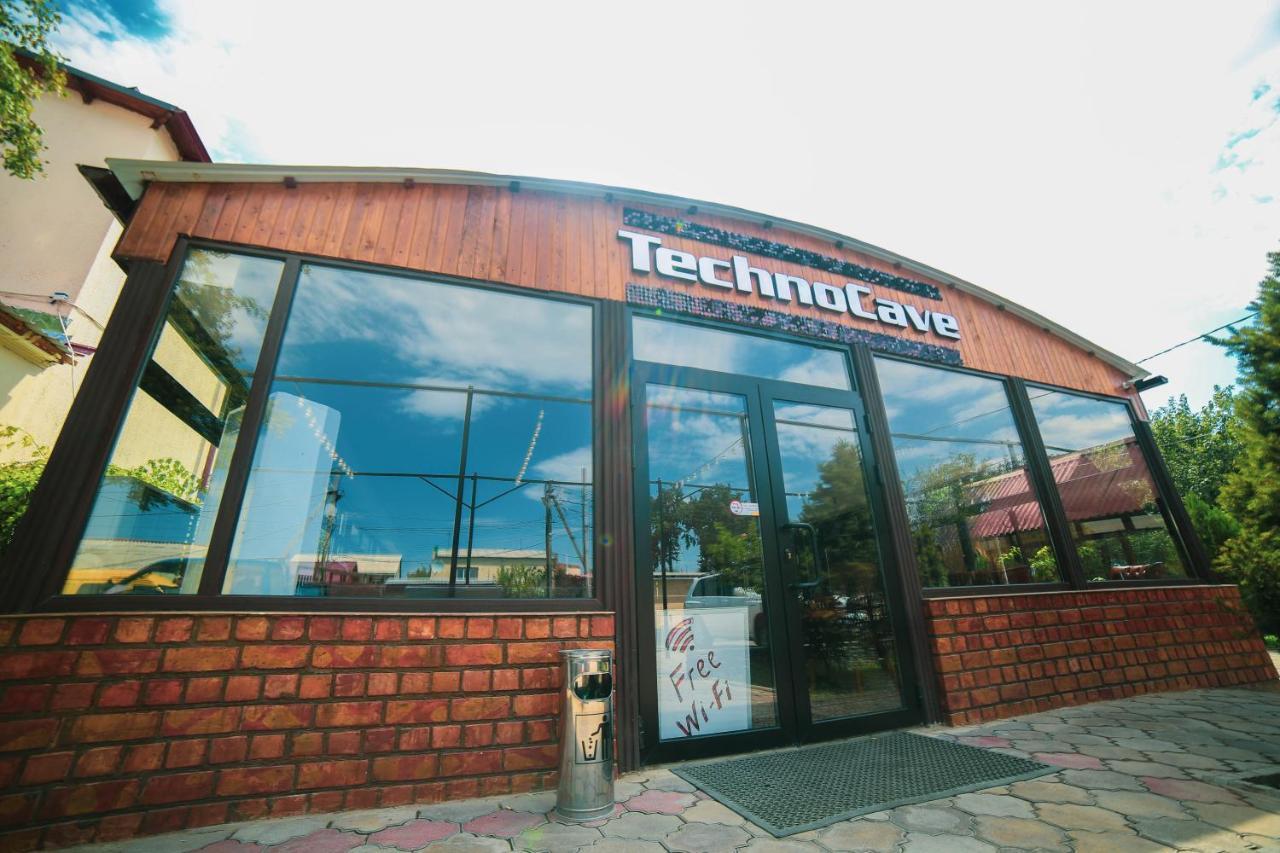 Capsule Hotel Technocave บิชเคก ภายนอก รูปภาพ
